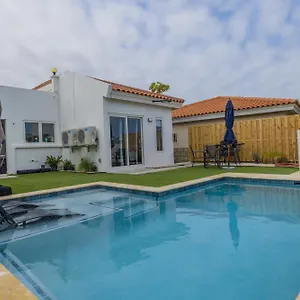 Adele's With Pool, 5 Minutes Walk To The Palm Beach